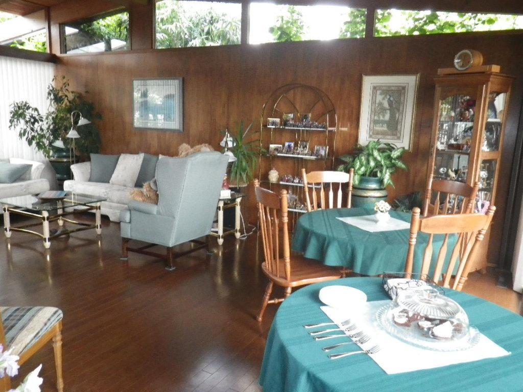 Beach Estates Inn Bed And Breakfast 나나이모 외부 사진
